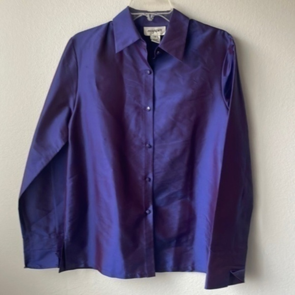 Easy Spirit top size Medium Purple iredescent button up crisp silk